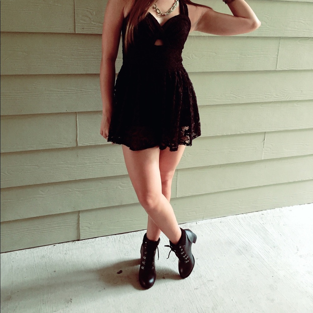 Short jumpsuit - Picture 1 of 4